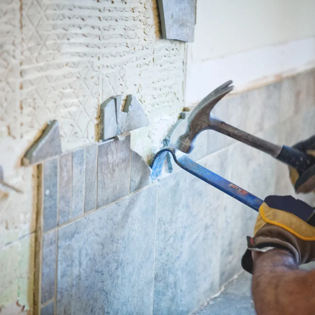 Επιλογή υλικών για ανακαίνιση: Δείγματα πλακιδίων, χρωμάτων και υφών για τον σχεδιασμό χώρου.