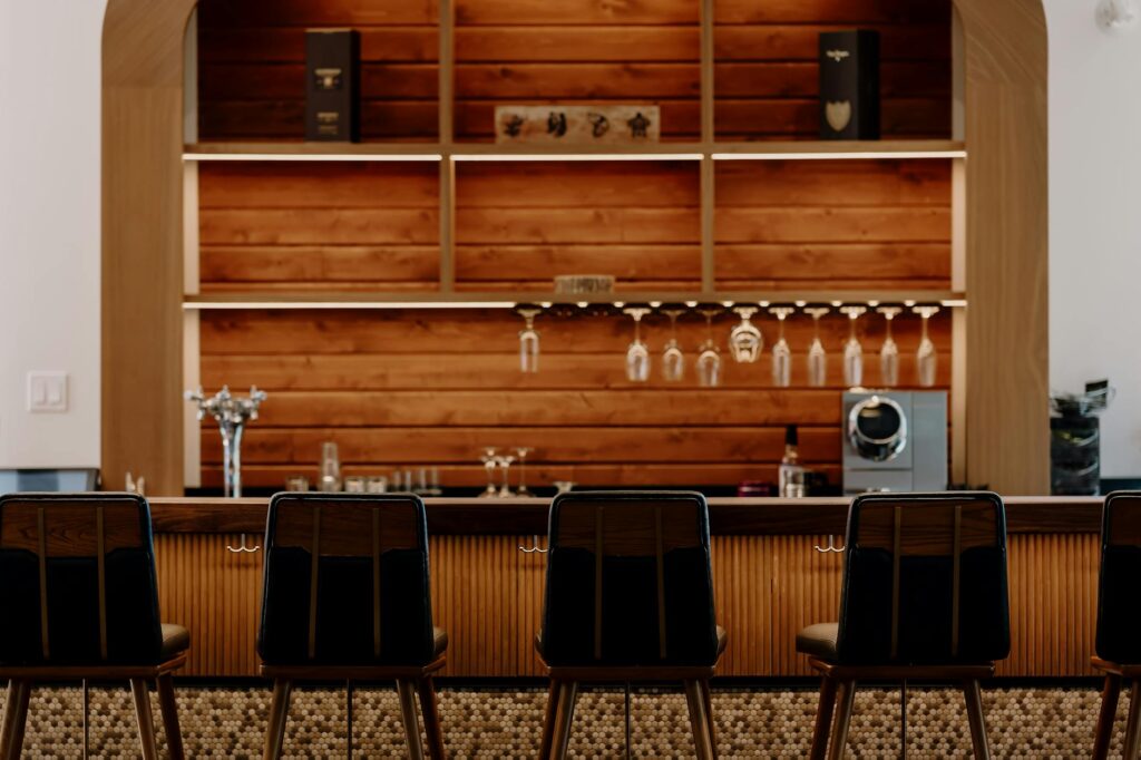 ανακαίνιση WC πελατών